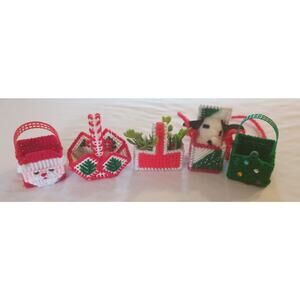 Lot of 5 Vintage small Handmade Plastic Canvas Baskets Christmas Tree Ornaments